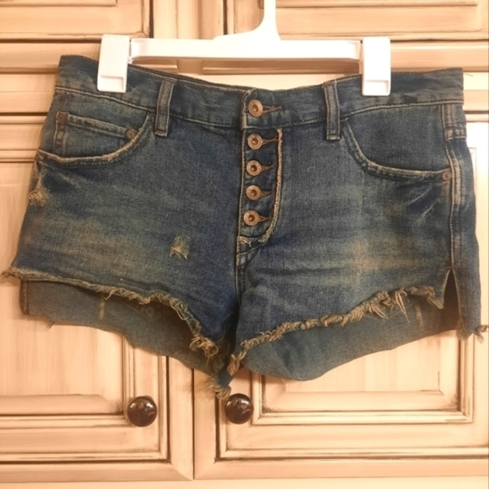 Free‎ People Size 26 Jean Distressed Shorts! Button Up